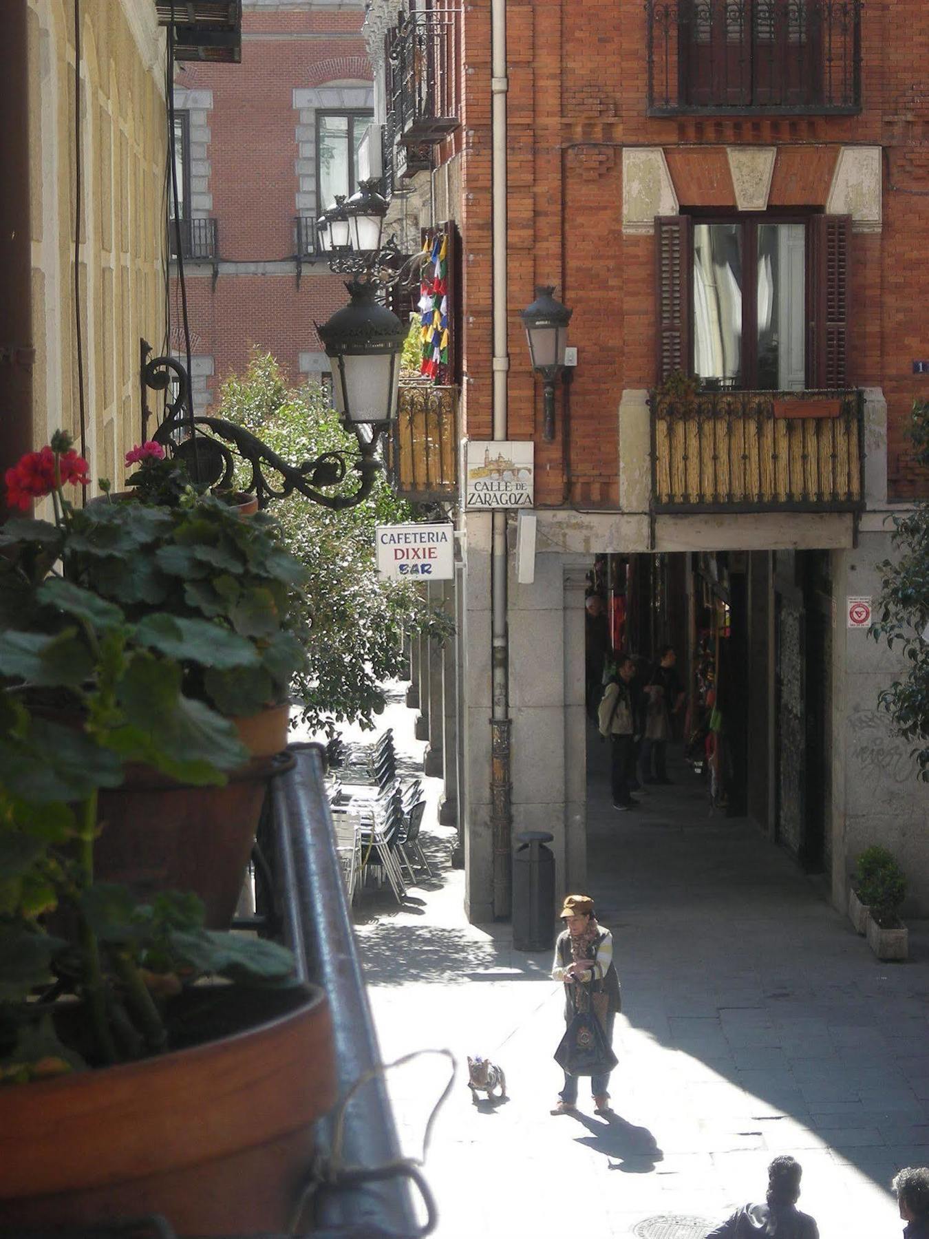 Hostal Comercial Madrid Exterior photo